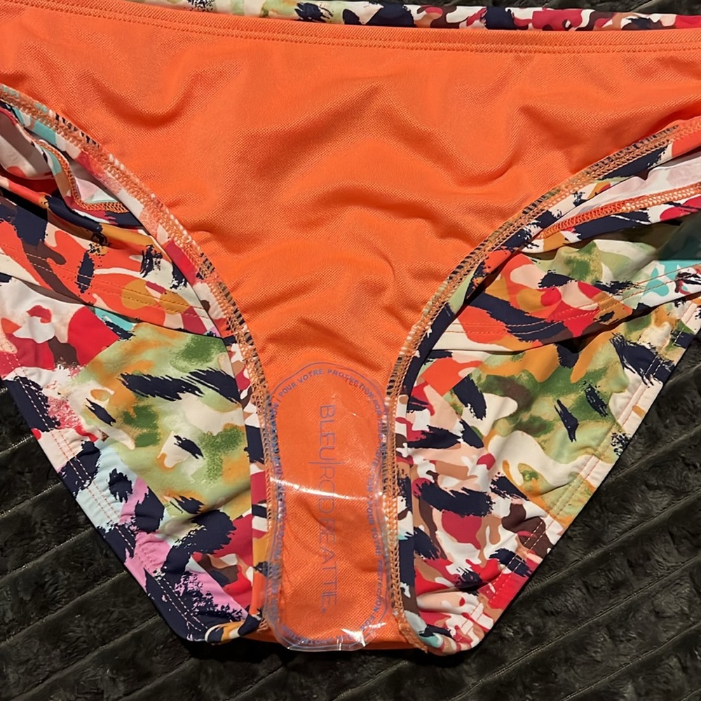 BLEU ROD BEATTIE
Party Animal Sarong Hipster Bikini Bottom NWT SIZE 6 - Picture 4 of 7